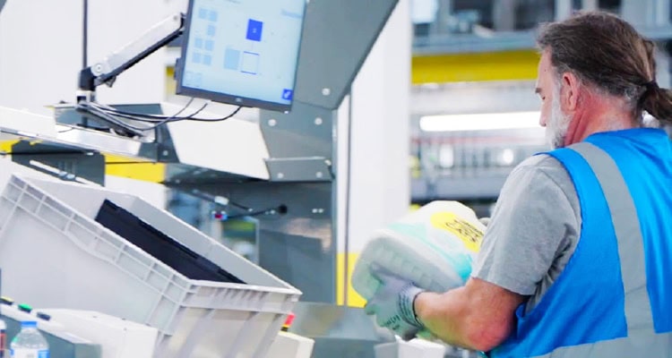 Walmart is combining its AI systems with Wiliot’s ambient IoT technology.