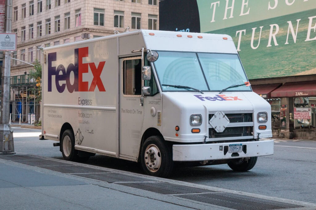 “Esencial, no opcional”: el director ejecutivo de FedEx eleva la IA a imperativo estratégico