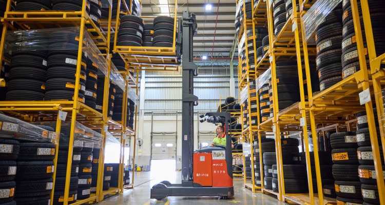 DHL’s high-tech inventory and barcode system offers near real-time tracking and data insights for automotive suppliers.