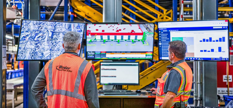 El centro de distribución de automatización de Ryder en el área de St. Louis es una instalación muy avanzada que cuenta con 1,3 millas de transportadores, 44 puertas de muelle y sistemas de gestión de inventario de alta tecnología.