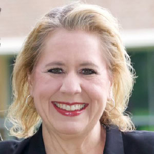 Headshot of DeAnna Harner, Executive Supply Chain & Operations Advisory Lead America’s Manufacturing, CPG, and Retail EOU Avanade.
