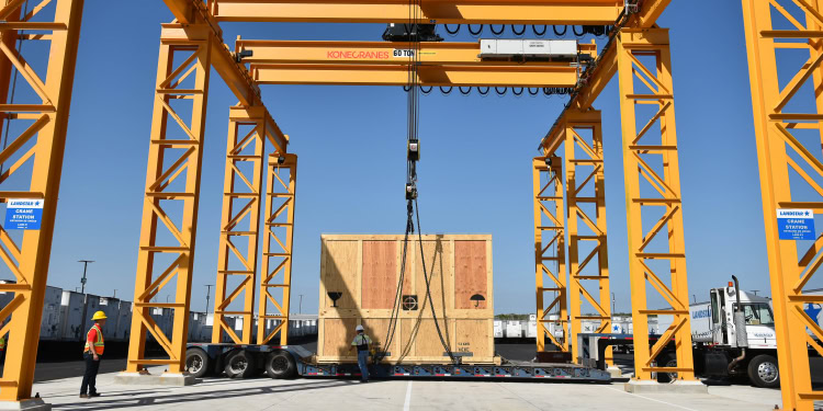 Landstar’s U.S./Mexico Logistics Service Center, in Laredo, Texas.