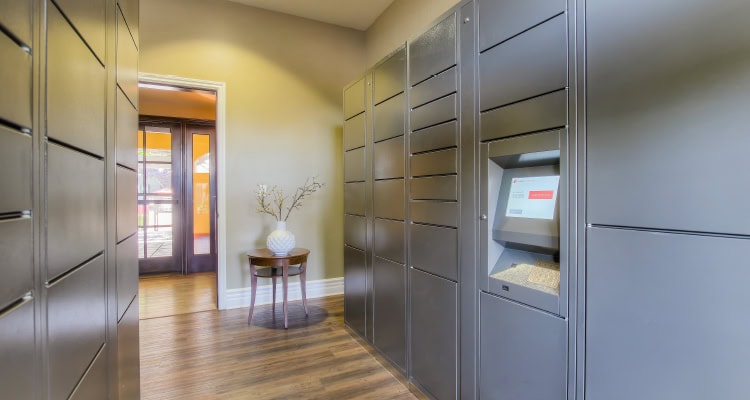 Parcel Pending de Quadient ofrece soluciones de casilleros inteligentes que agilizan la entrega, recogida y devolución de paquetes.