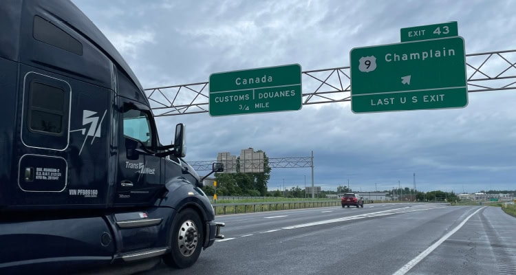 Comprender las reglas del comercio transfronterizo hacia Canadá es clave para que los paquetes acelerados avancen sin problemas.