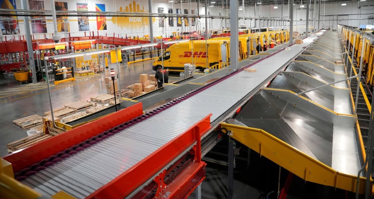 DHL Express relocated its service center to a new, state-of-the-art facility in McCook, Illinois.