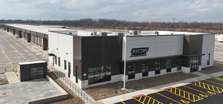 Dayton Freight Lines opened a new service center in Collinsville, Illinois.