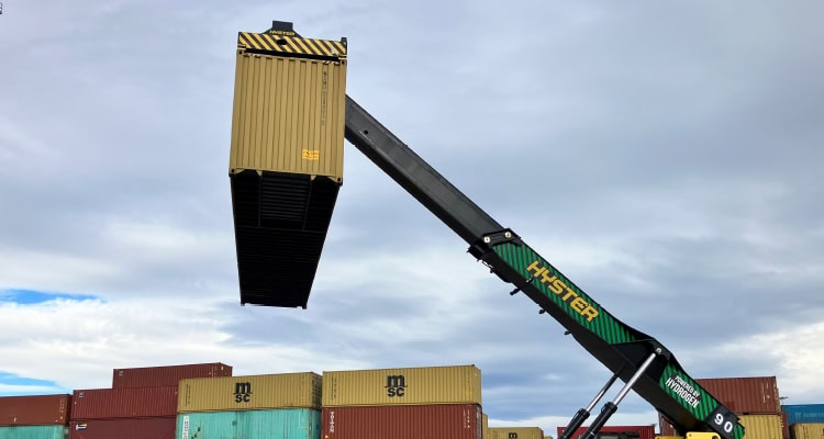 Hyster Company’s hydrogen fuel cell-powered ReachStacker