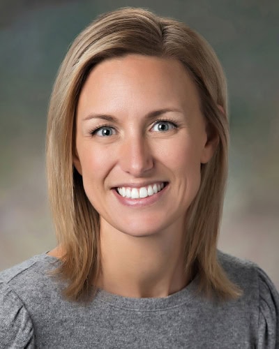 Devon Vogel headshot