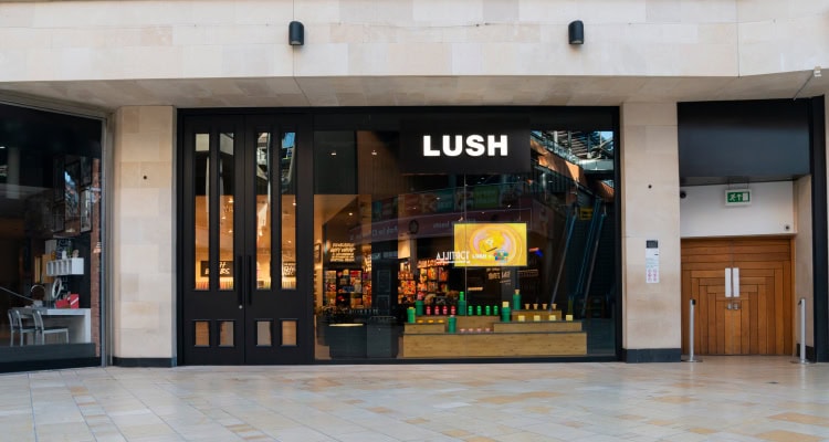 La empresa de cosméticos Lush opera más de 850 tiendas en 50 países.