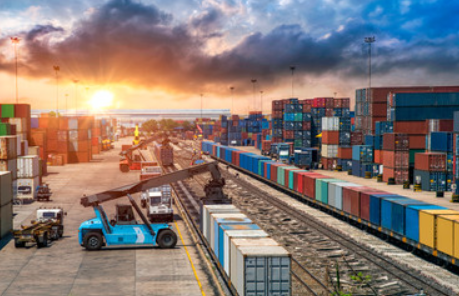Transloading: Meaning, Benefits, and Challenges