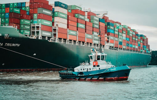 Global trade supply chain ocean containers
