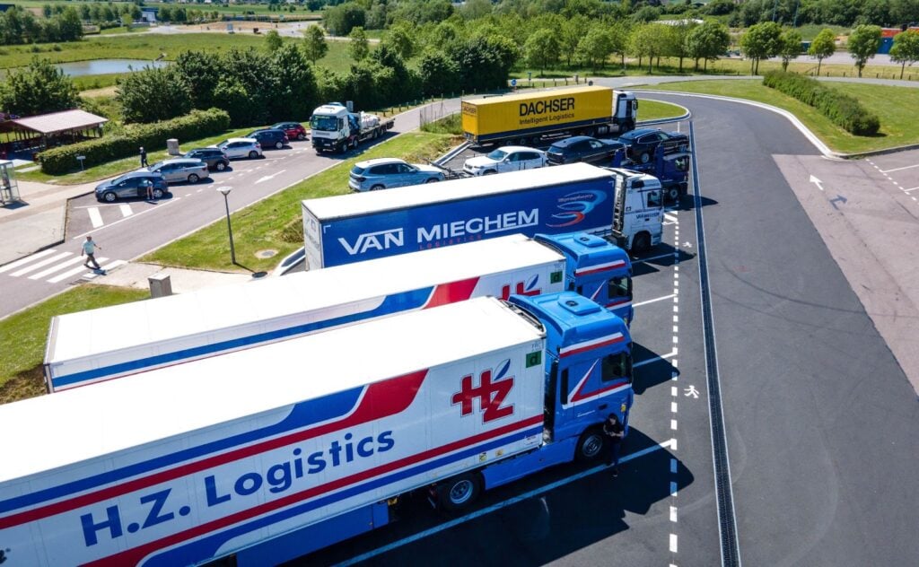 9 Types of Trucks in Logistics: Definitions and Importance